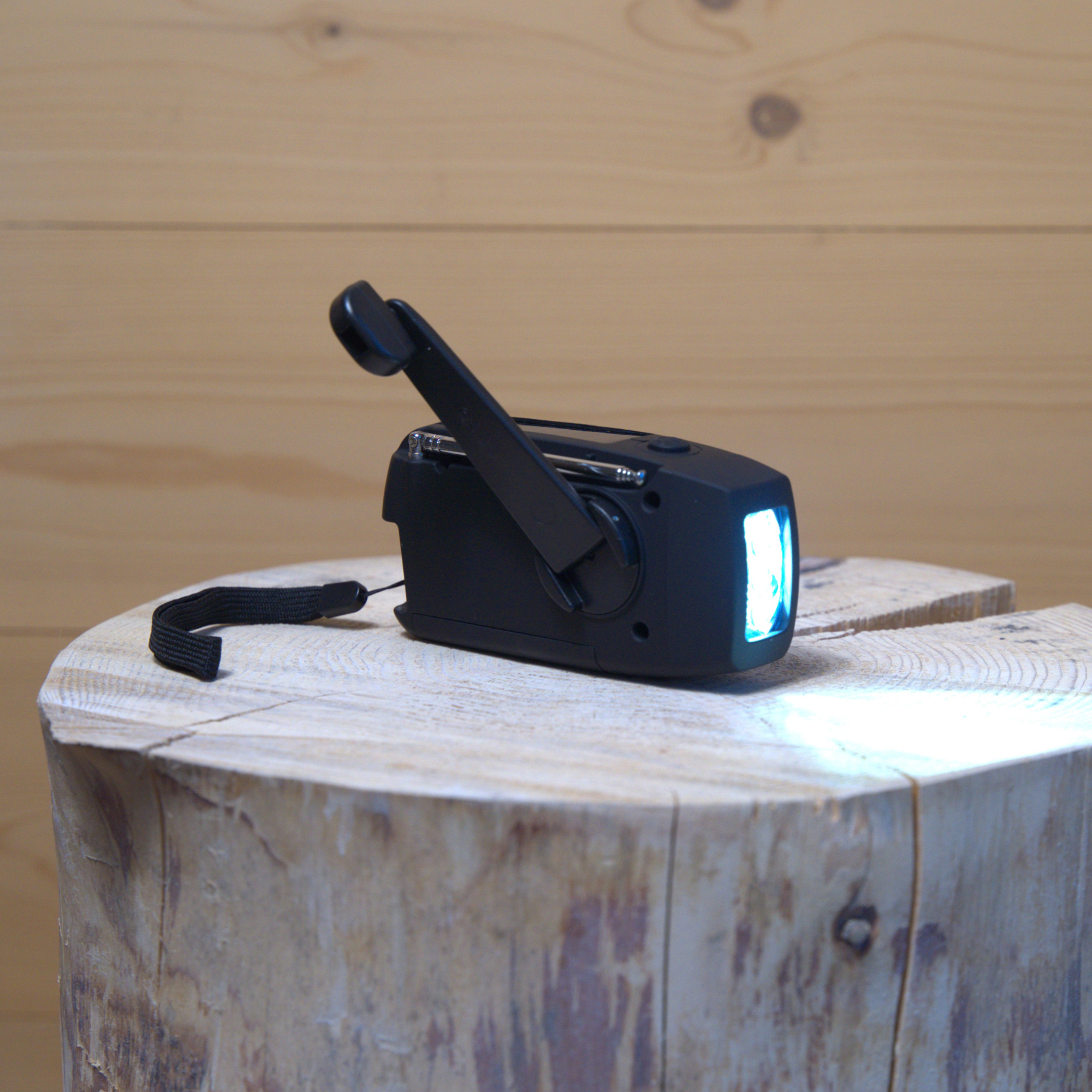 Nödradio - 2000 mAh inbyggd Powerbank, Ficklampa och Solceller